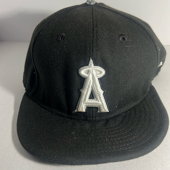 🧢New era black hat Los Angeles Angels of Anaheim size 7 5/8 - Picture 1 of 6